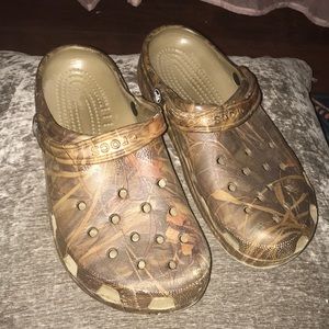 Men’s camo crocks